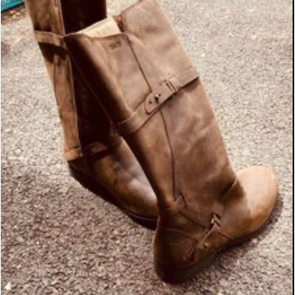 Teva Boots Size 7.